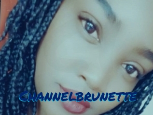 Channelbrunette