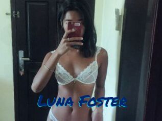 Luna_Foster